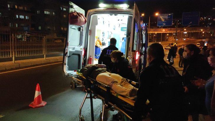 Otomobil motosiklete çarpıp kaçtı: 2 yaralı G5