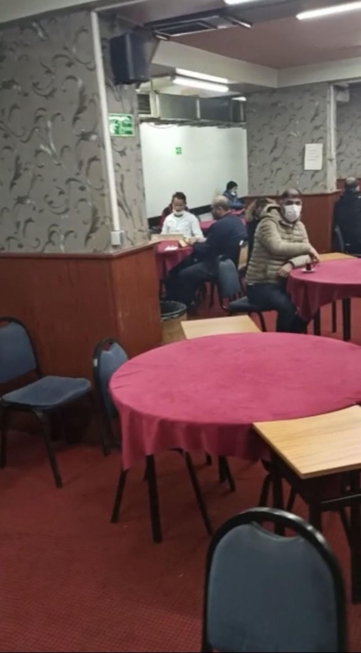 (&Ouml;zel) İstanbul&rsquo;da kıraathaneye okey baskını: 49 kişiye 169 bin lira ceza