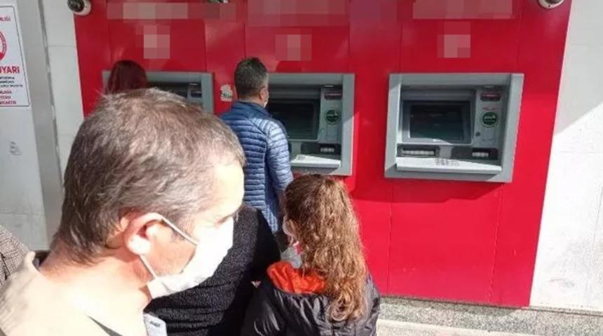 ATM’ye tükürülmesi vatandaşın tepkisini çekti