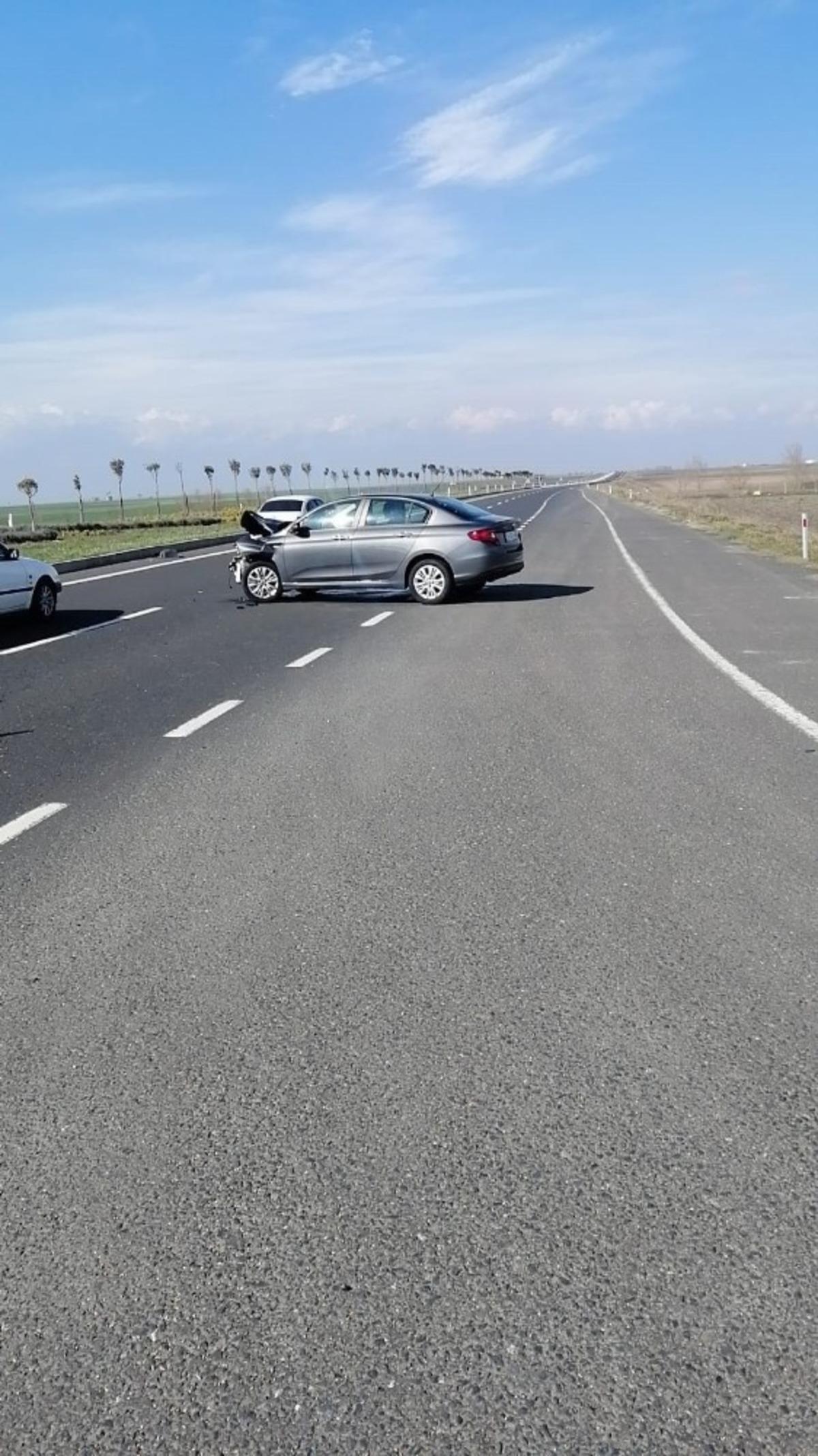 Kavşakta kaza: 3 yaralı