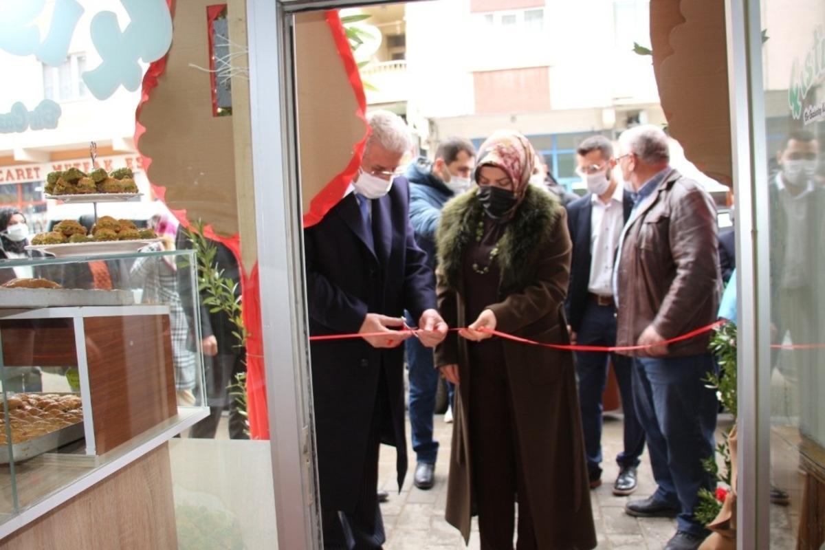 Antep&rsquo;ten Oltu&rsquo;ya tatlı getiriyorlar