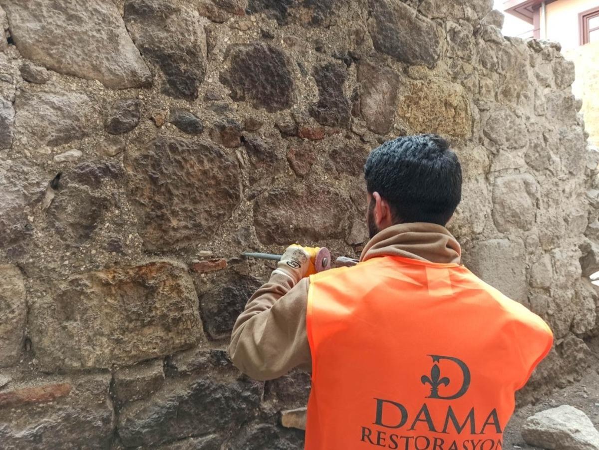 Başkent&rsquo;in tarihi &ccedil;eşmelerinde titiz &ccedil;alışma