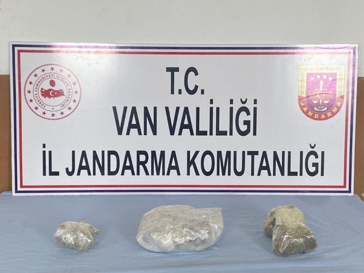 Başkale&rsquo;de 4 kilo 506 gram esrar ele ge&ccedil;irildi