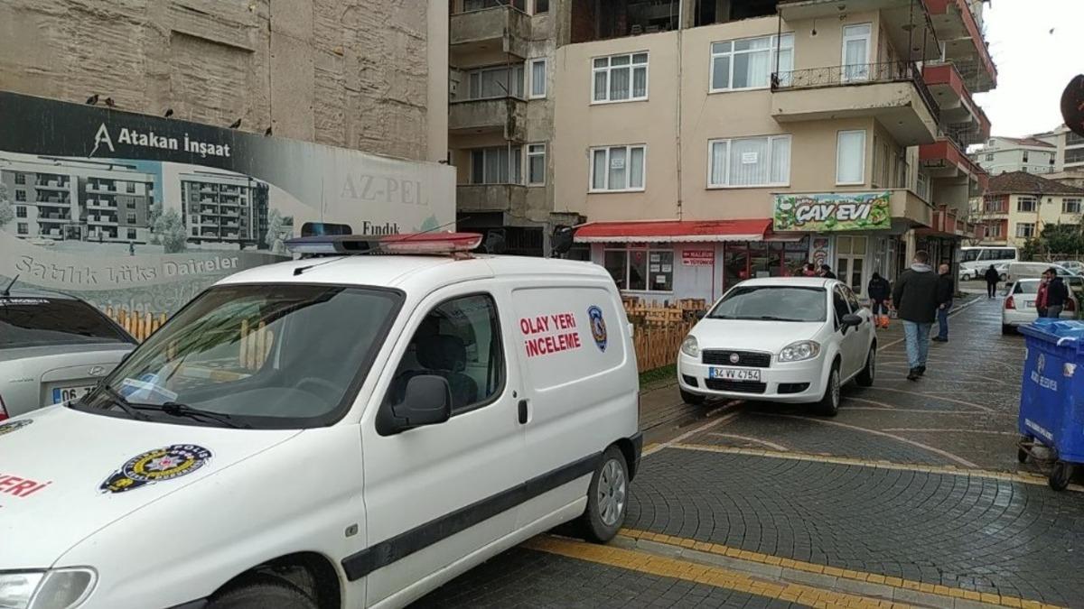 Cinnet getiren şahıs &ouml;nce karısını, ardından kendini &ouml;ld&uuml;rd&uuml;