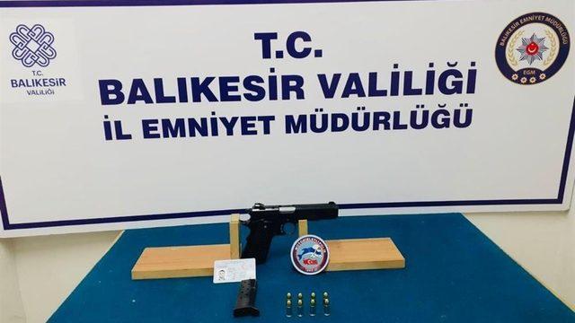 Balıkesir’de polis 19 aranan şahsı yakaladı