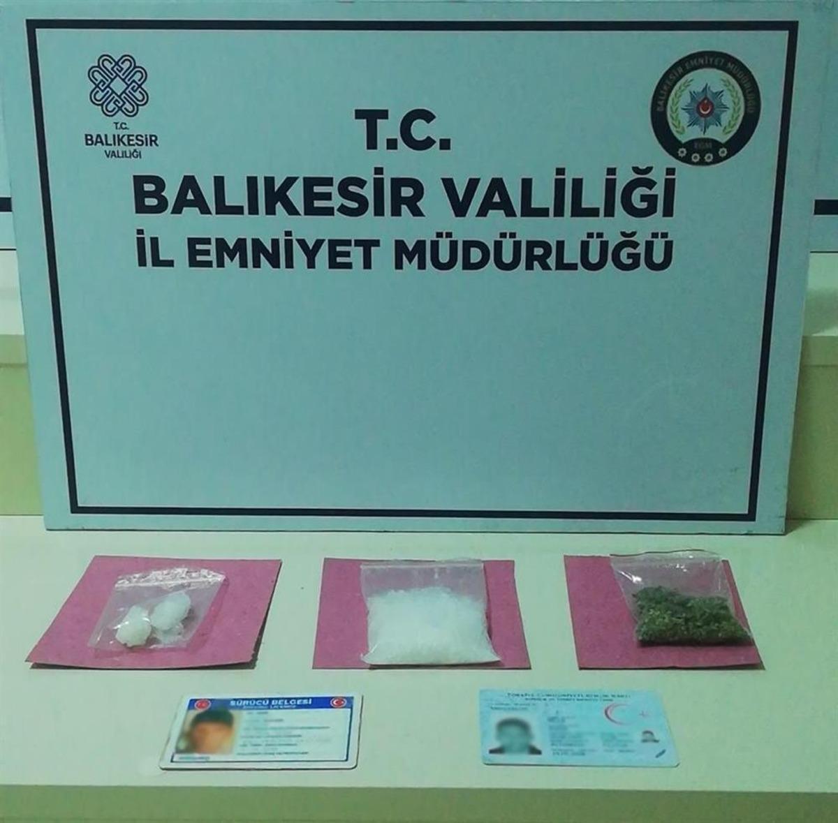 Balıkesir&rsquo;de polis 10 uyuşturucu zanlısını yakaladı
