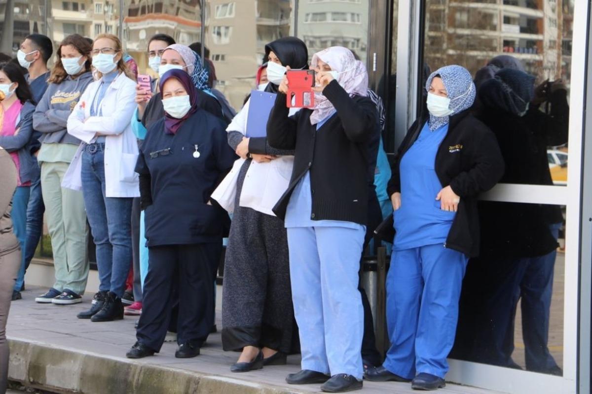 Sağlık &ccedil;alışanları ve hastalara b&uuml;y&uuml;kşehirden moral