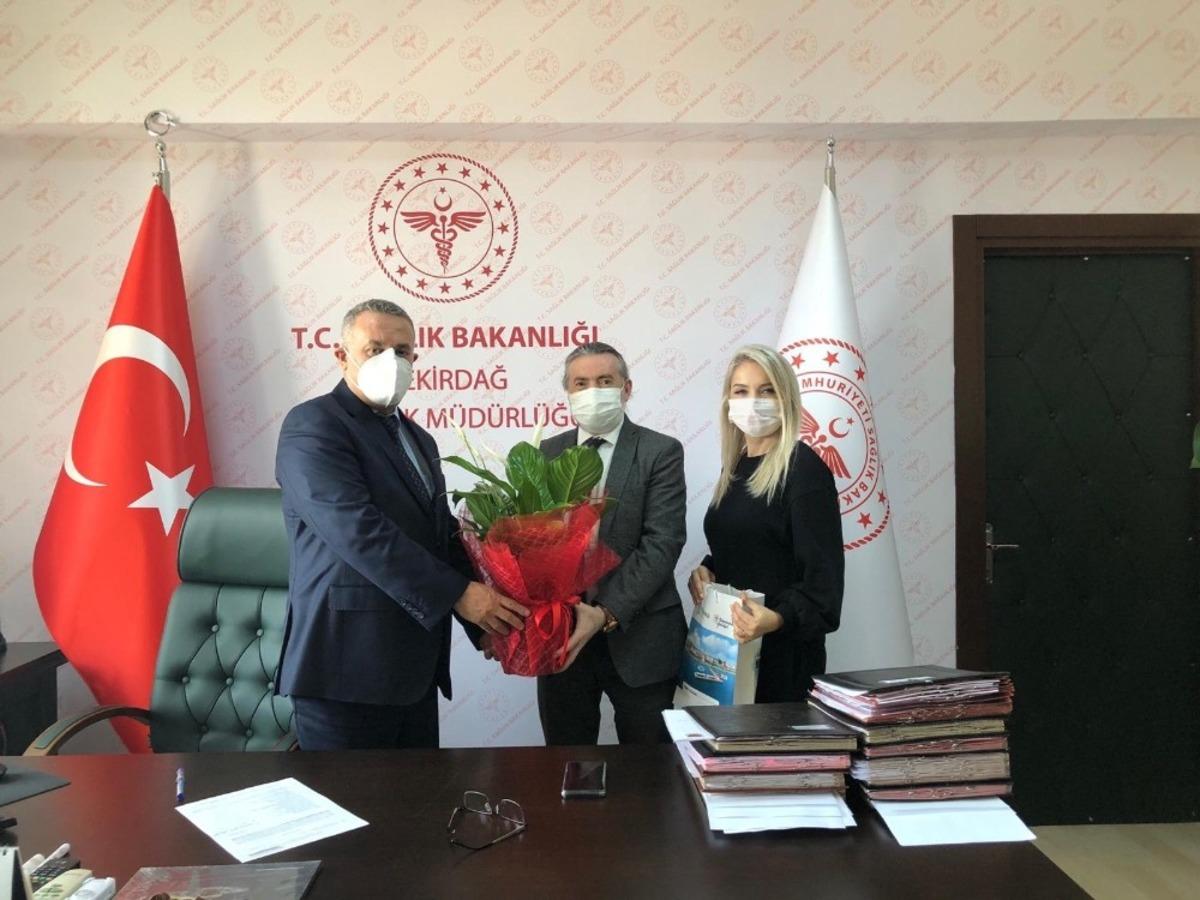 G&ouml;n&uuml;l El&ccedil;ileri sağlık&ccedil;ıların bayramını kutladı