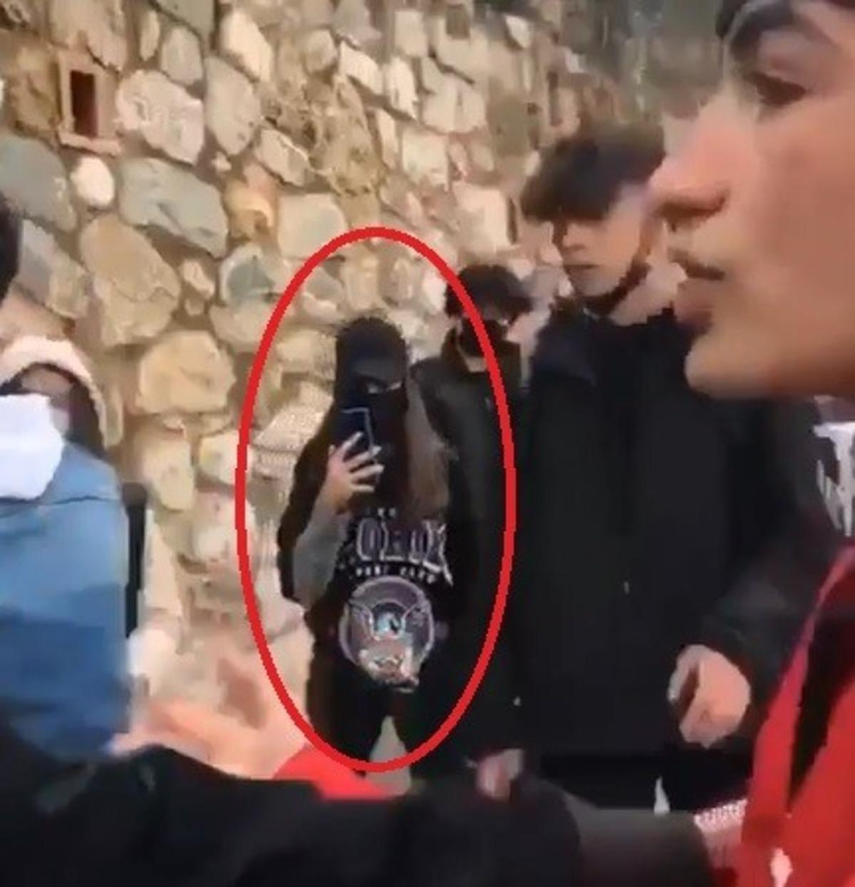 Gen&ccedil;lerin &ouml;l&uuml;m&uuml;ne kız kavgası kamerada