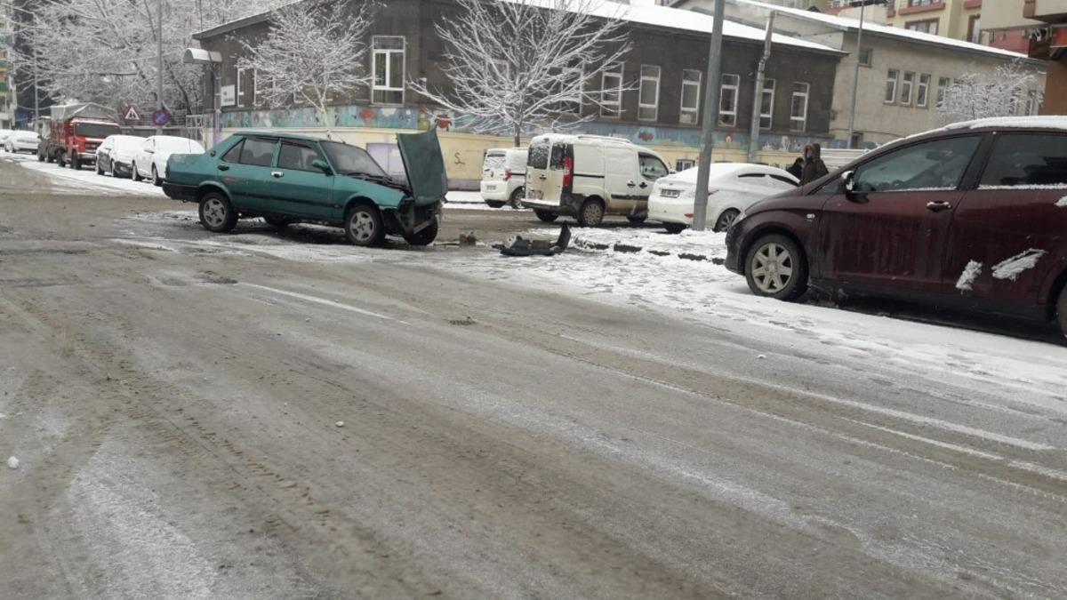 Kars&rsquo;ta kar yağışı kazalara neden oldu
