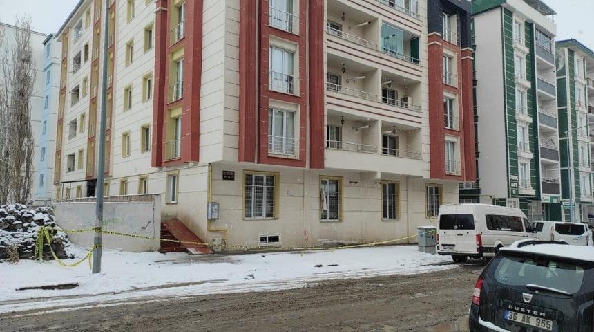 Kars&rsquo;ta yangın &ccedil;ıkan bina ge&ccedil;ici olarak kapatıldı