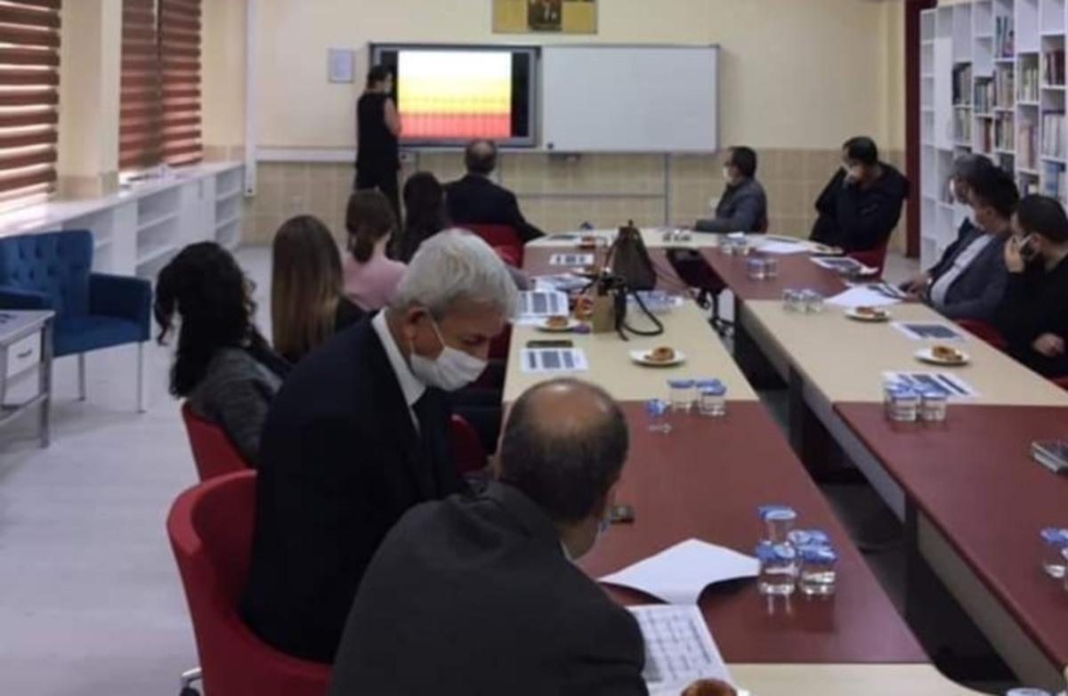 &Uuml;niversiteye hazırlık yapan &ouml;ğrenciler i&ccedil;in toplantı yapıldı