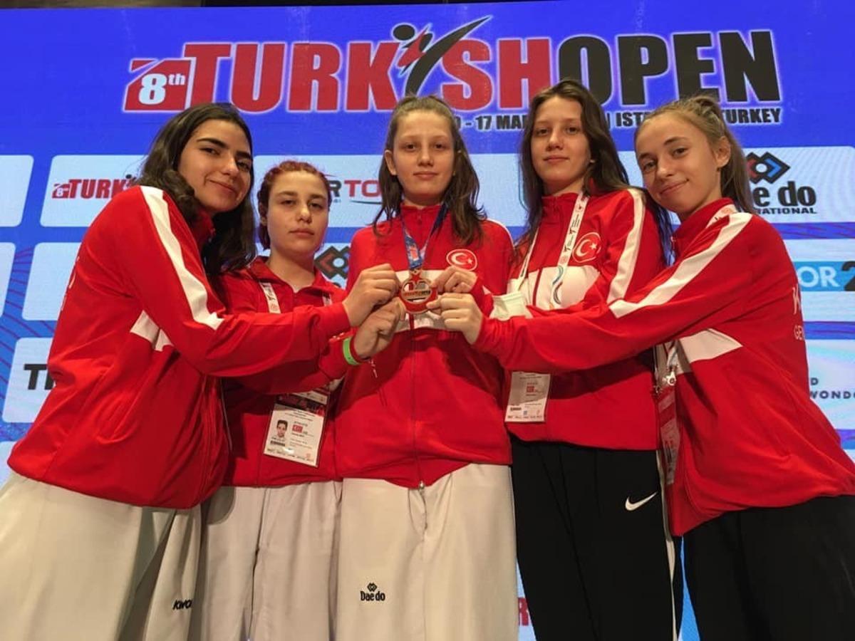 İkizlerden &ccedil;ifte madalya