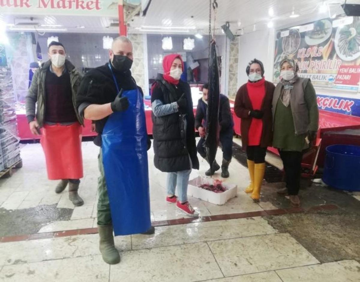 Tavşanlı&rsquo;da 1,5 metre uzunluğunda Zargana balığı