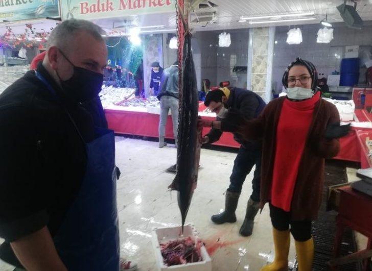 Tavşanlı’da 1,5 metre uzunluğunda Zargana balığı G3