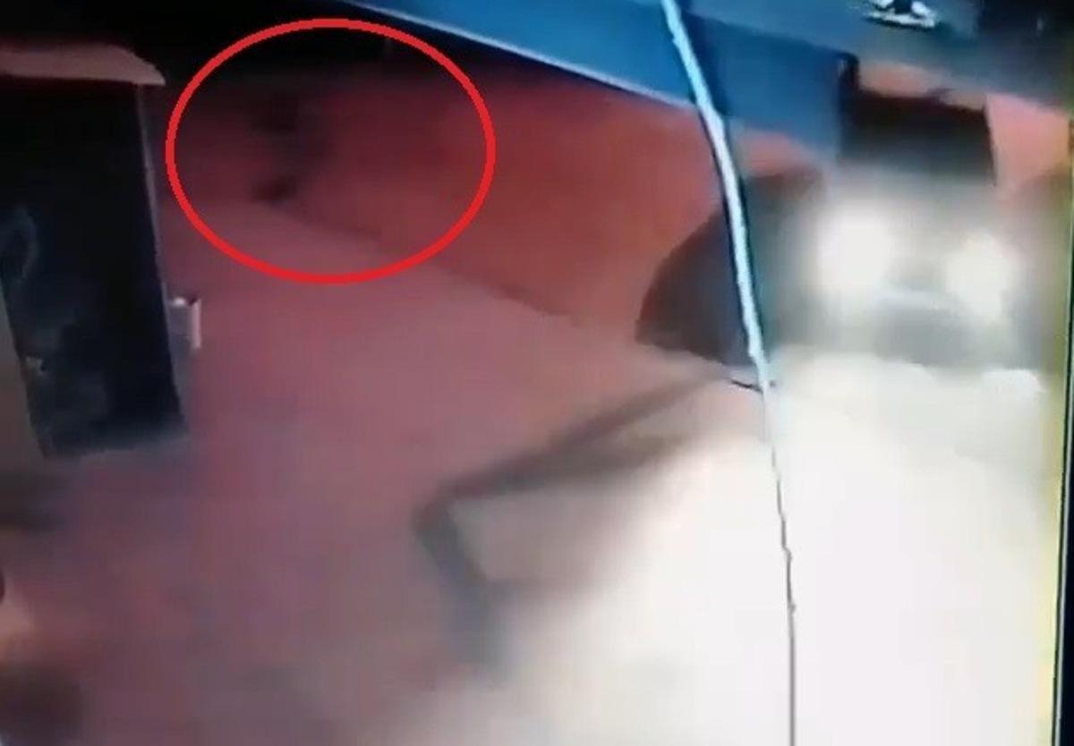 K&ouml;peği ezdi, arkasına bakmadan gitti