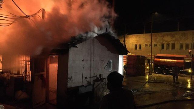 Bıçkı atölyesi alevlere teslim oldu