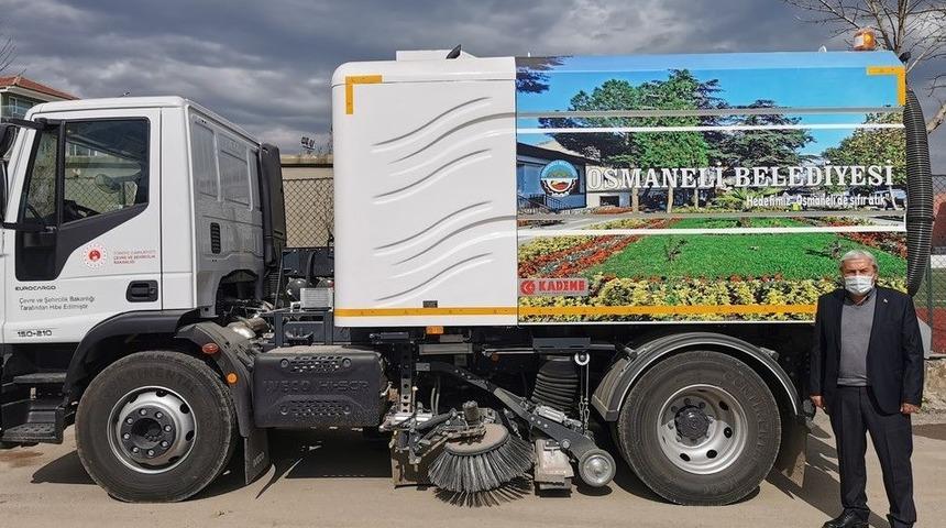 Osmaneli Belediyesine hibe yol süpürme aracı