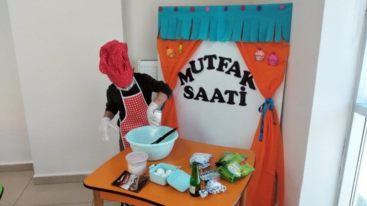 Minik şefler mutfakta h&uuml;nerlerini sergiledi