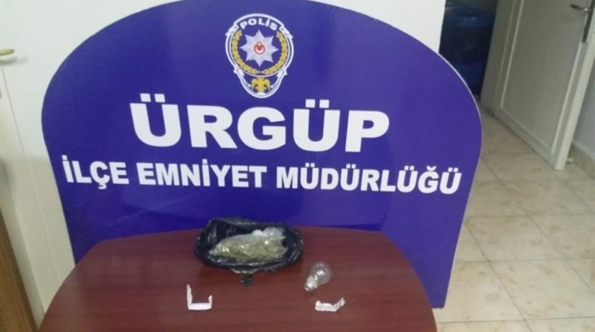 Alkoll&uuml; ara&ccedil; s&uuml;r&uuml;c&uuml;s&uuml;nden uyuşturucu ele ge&ccedil;irildi