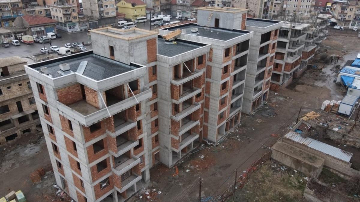 Karasoku Kentsel D&ouml;n&uuml;ş&uuml;m Projesi&rsquo;nde bloklar hızla y&uuml;kseliyor