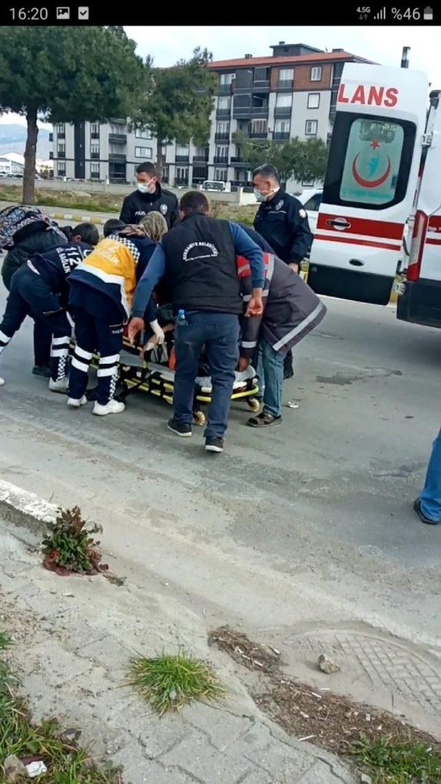 Burhaniye’de motosiklet kazasında iki kişi yaralandı