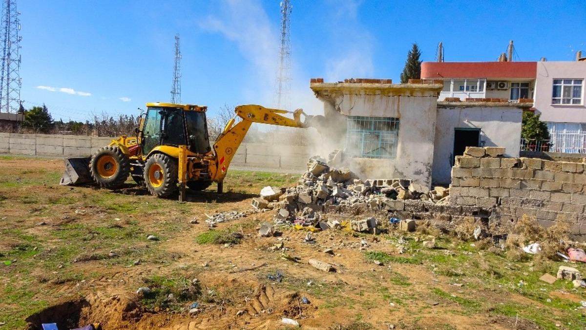 Ceylanpınar&rsquo;da 44 metruk yapı yıkıldı