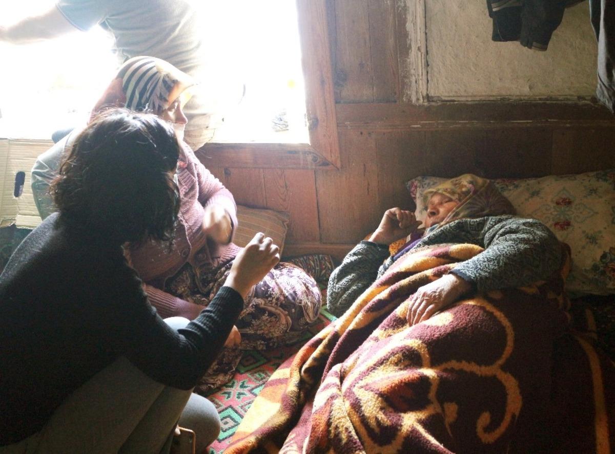 Evi yanan Emine teyzeye yardım eli