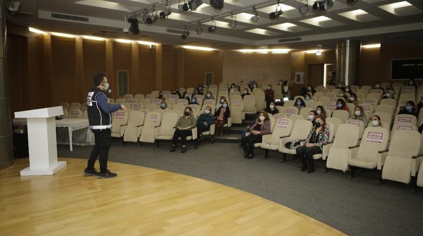 Çalışan annelere ’’En İyi Narkotik Polisi: Anne’’ eğitimi