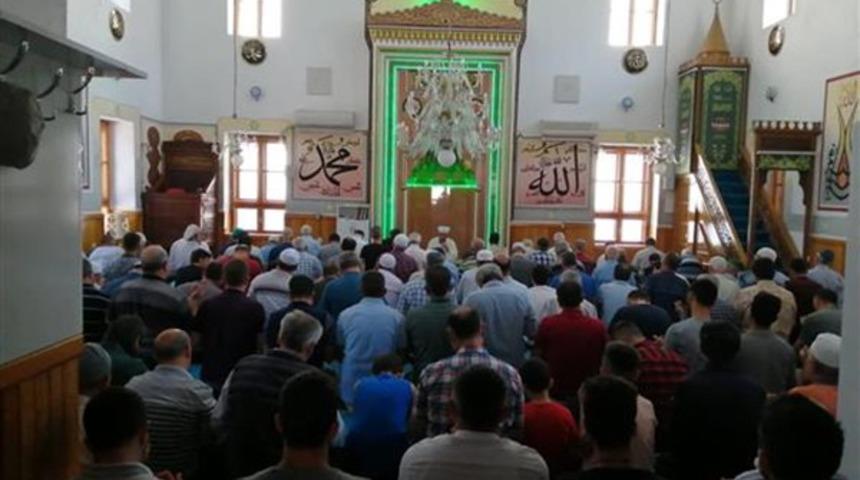 Bilecik’te cami cemaati İdlib’e briket ev bağışladı