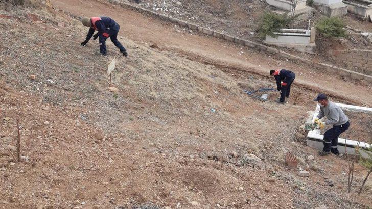 Kırıkkale’de mezarlıklarda bahar temizliği başladı G2