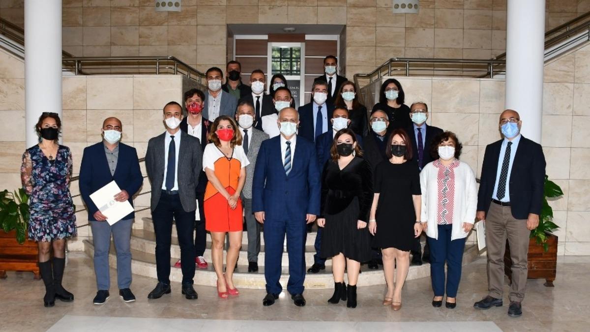 Rekt&ouml;r &Ccedil;amsarı&rsquo;dan uluslararası yayını olan akademisyenlere teşekk&uuml;r belgesi