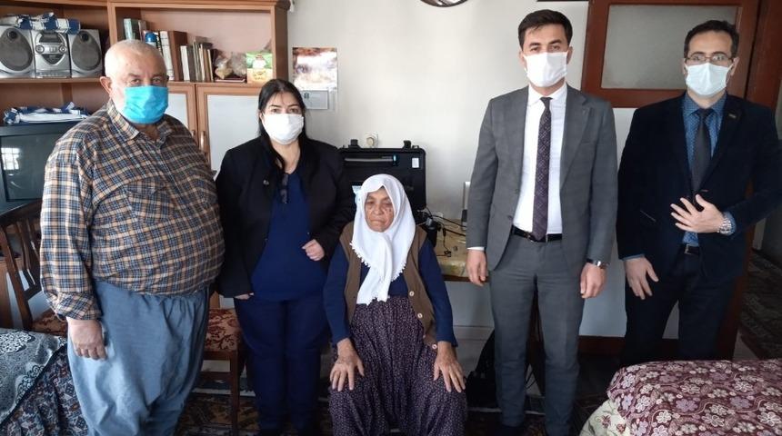 Yaşlı ve engellilere evde kimlik kartı hizmeti