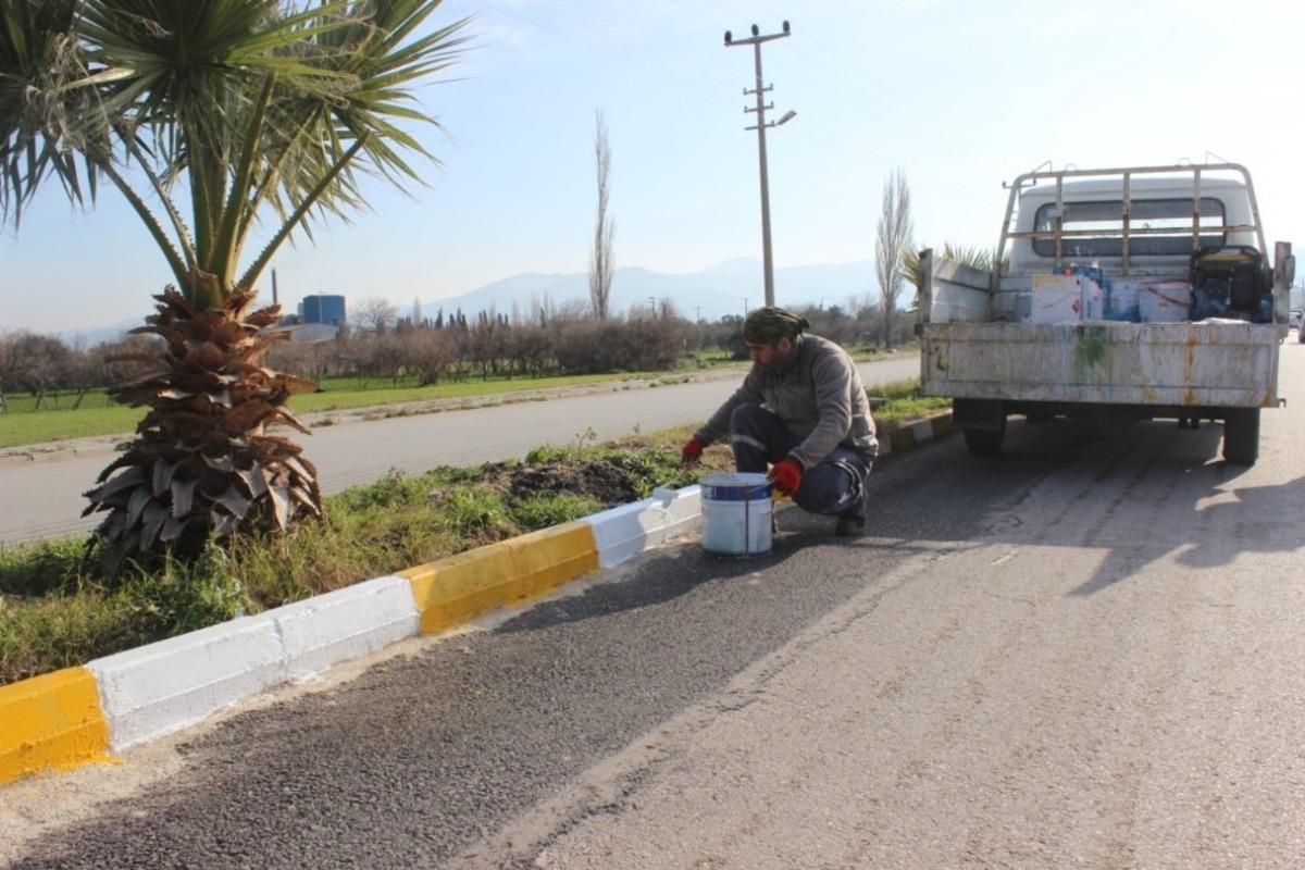 Burhaniye&rsquo;de kaldırımlar g&uuml;zelleşiyor