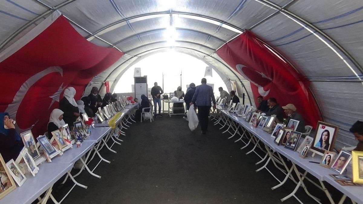 Ailelerin direnişi HDP&rsquo;lileri yendi, partililer binayı terk etti