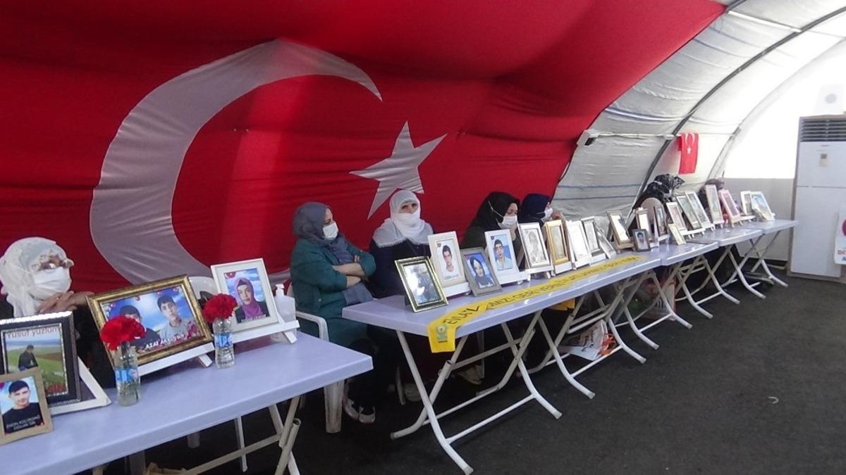 HDP &ouml;n&uuml;ndeki g&ouml;z&uuml; yaşlı aileler, evlatlarının yolunu g&ouml;zl&uuml;yor