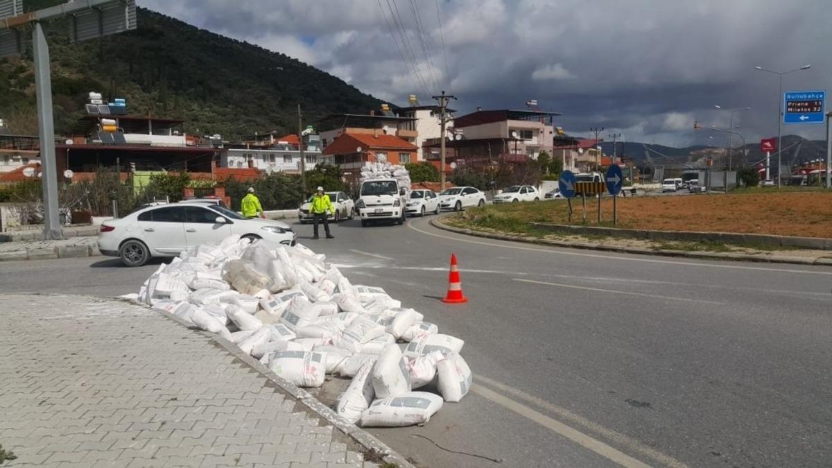 S&ouml;ke&rsquo;de yola savrulan &ccedil;uvallar tehlike oluşturdu