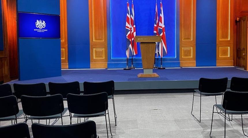 Boris Johnson'ın 3,6 milyon dolarlık basın salonu neden eleştiriliyor?