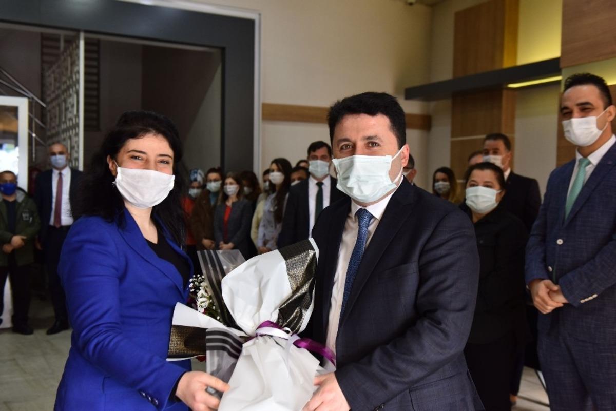 Başkan Avcı &ccedil;i&ccedil;eklerle karşılandı