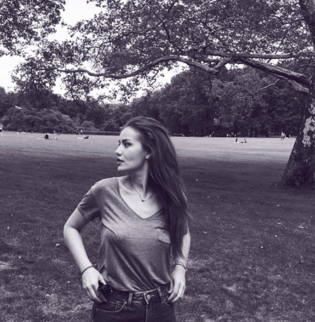 Duru g&uuml;zel Fahriye Evcen