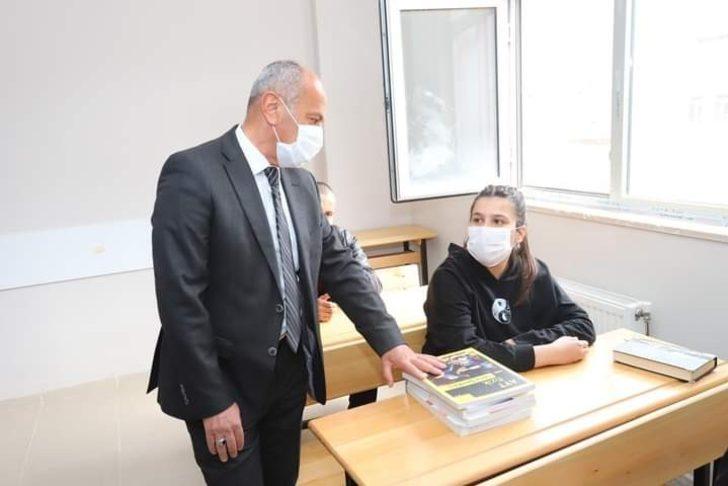 Çukurca Belediyesinden lise öğrencilerine kaynak kitap desteği G2