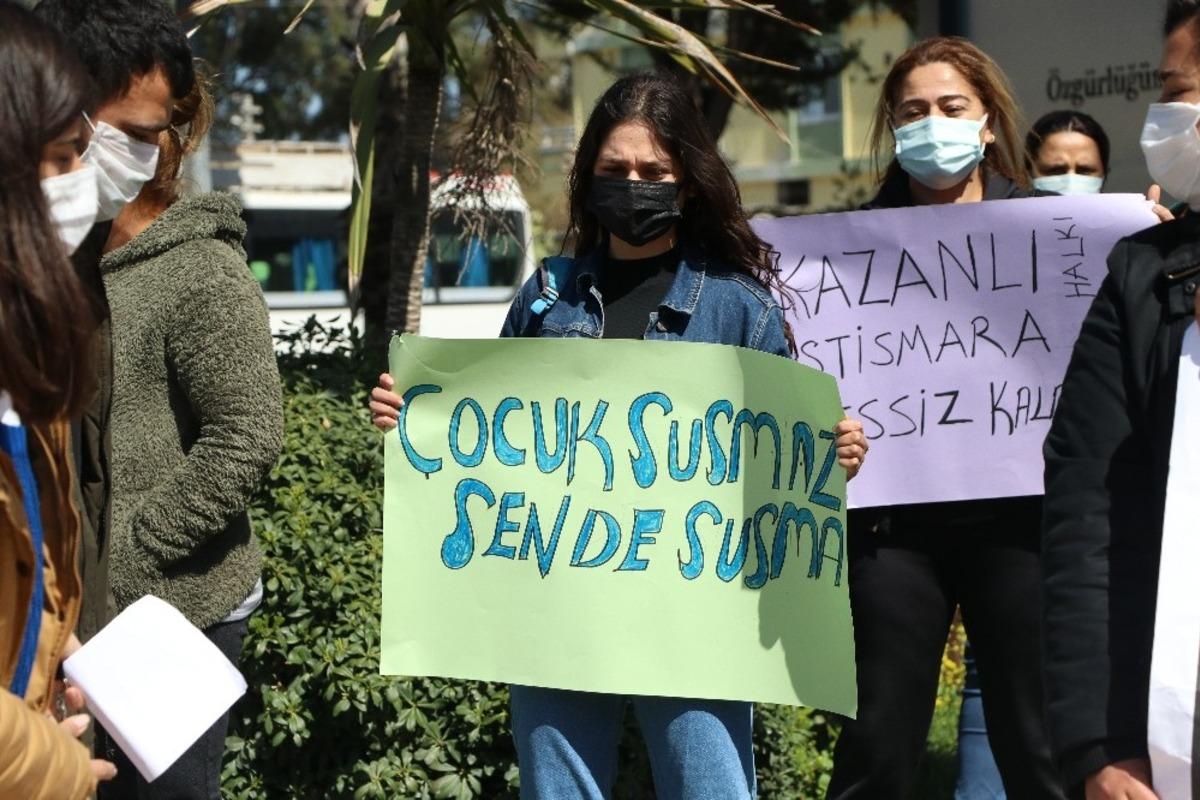 Mersin&rsquo;de vatandaşlar &ccedil;ocuk istismarını protesto etti