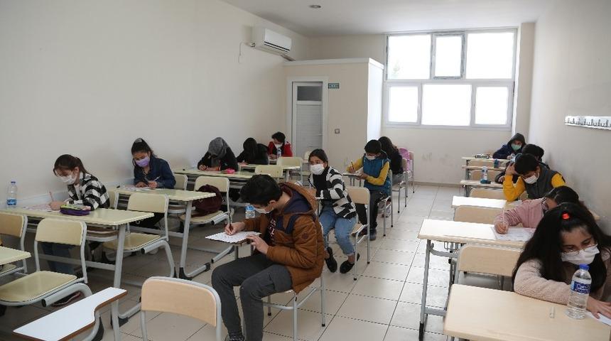 Erdemli Belediyesi Kurs Merkezi&rsquo;ne kayıt sınavı ger&ccedil;ekleştirildi