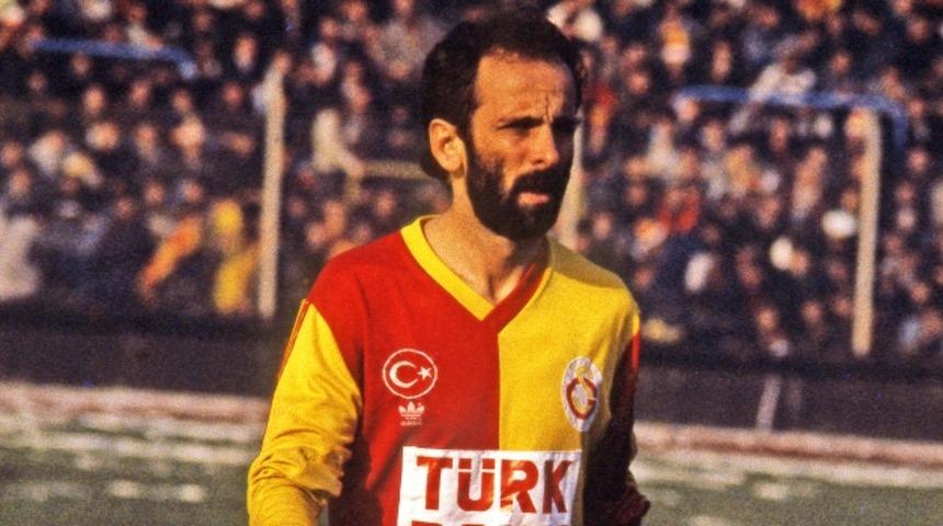 Türk futbolunun efsane ismi Erhan Önal hayatını kaybetti