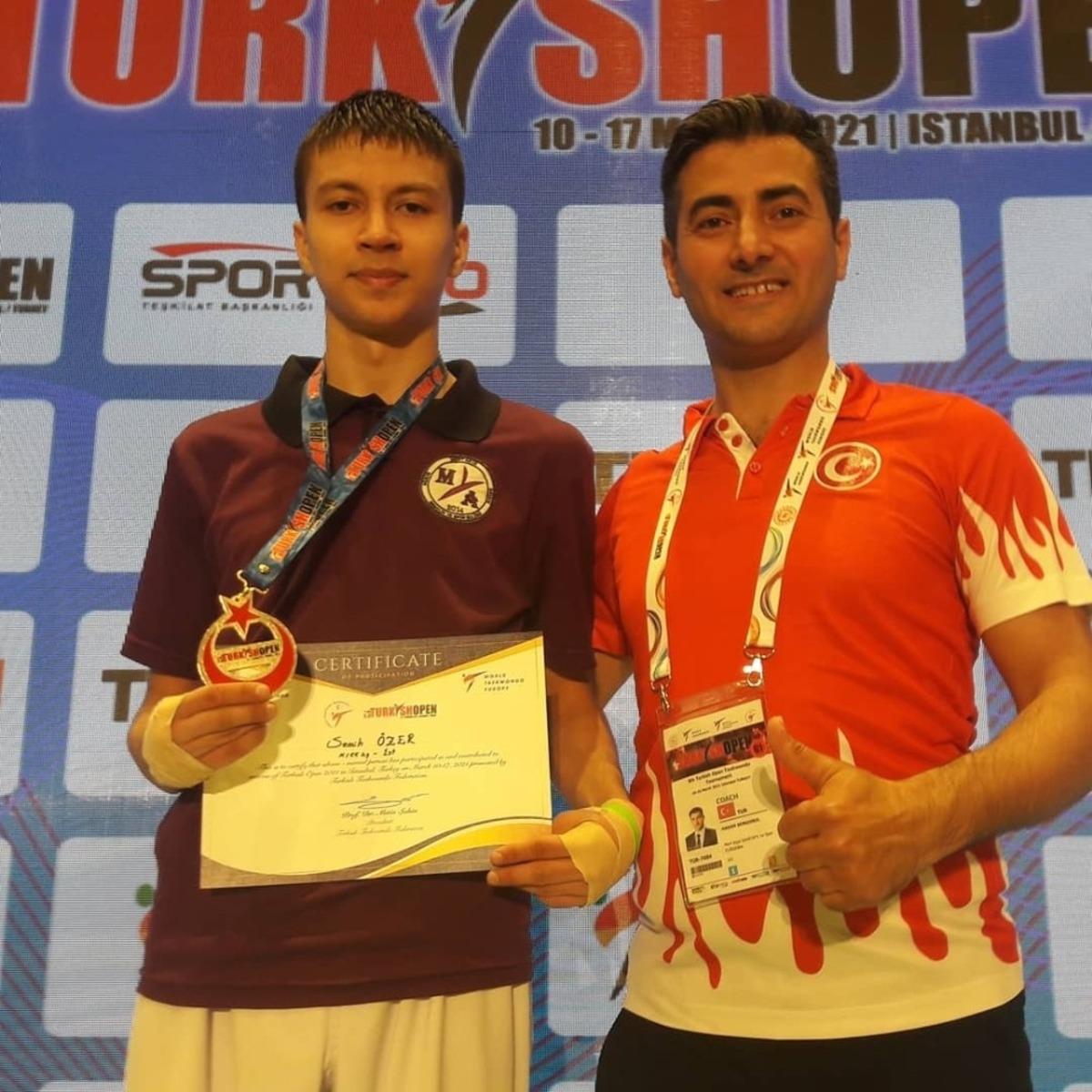 D&uuml;zceli sporcu D&uuml;nya şampiyonu oldu