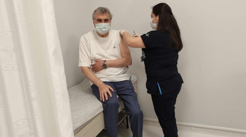 Başkan Y&uuml;ce, korona vir&uuml;s aşısı oldu