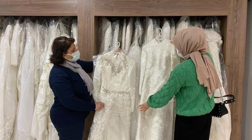 &Uuml;cretsiz gelinliklere başvurular başladı