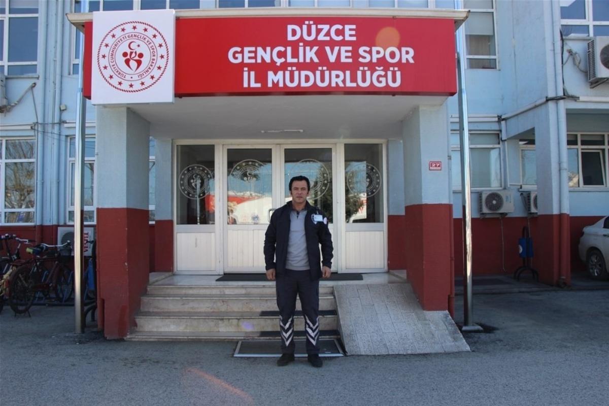 &Uuml;st&uuml;n gayret sonrasında yılın personeli se&ccedil;ildi