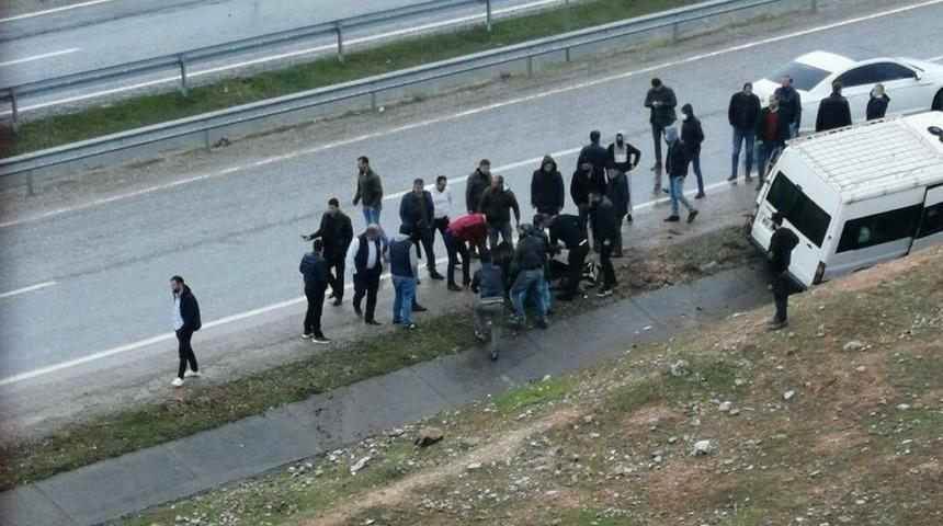 Siirt&rsquo;te minib&uuml;s ile motosiklet &ccedil;arpıştı: 1 yaralı