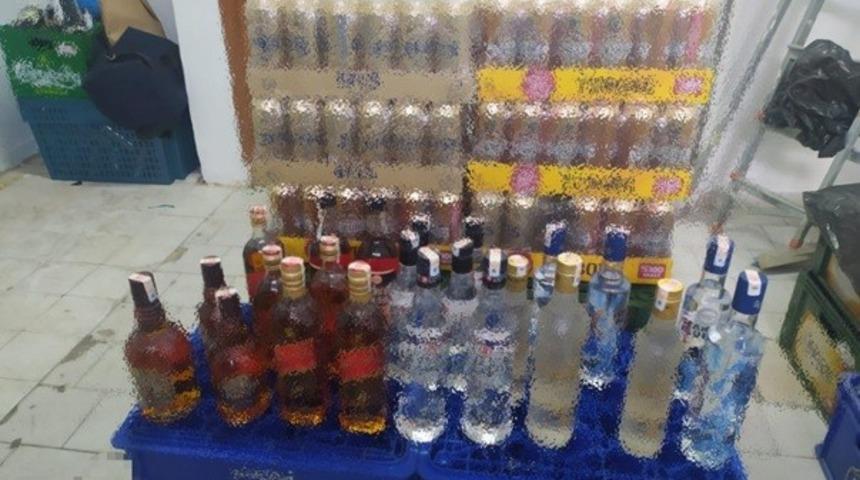 Kısıtlama saatleri i&ccedil;inde ara&ccedil;la satılan alkoll&uuml; i&ccedil;ecekler ele ge&ccedil;irildi